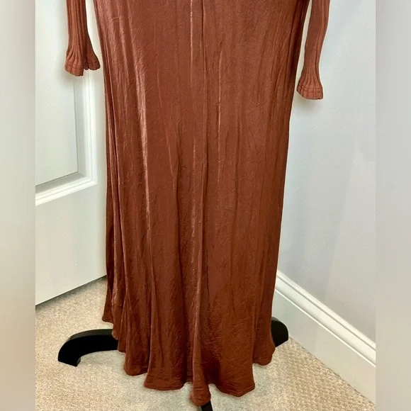 ZARA COMBINATION ARM WARMER
DRESS ✨EUC✨ 100% Viscose Main - Picture 12 of 16